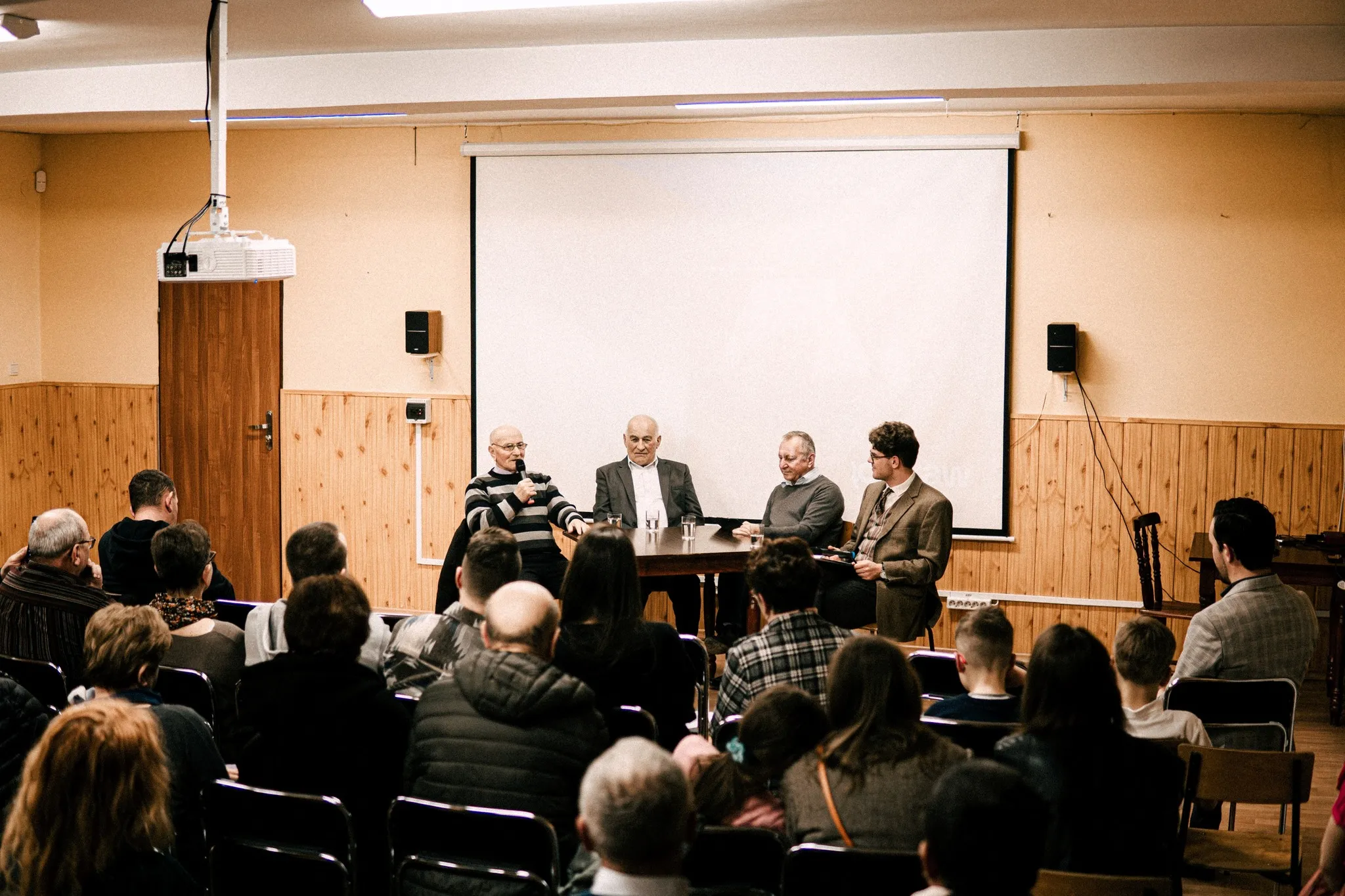 Rozmowa z bohaterami filmów w ramach premiery „Ginących zawodów”